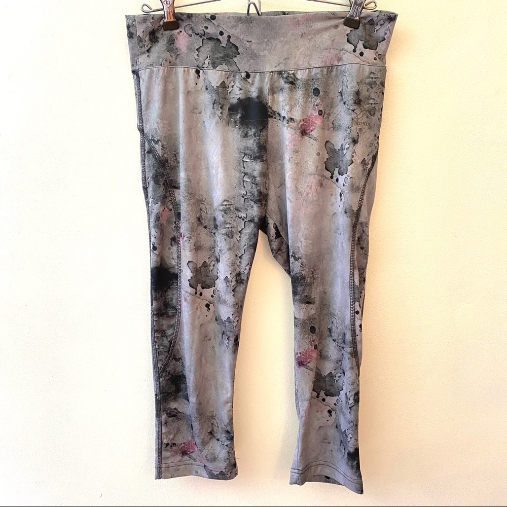 Kinetix ink blot print casual capri leggings size Medium